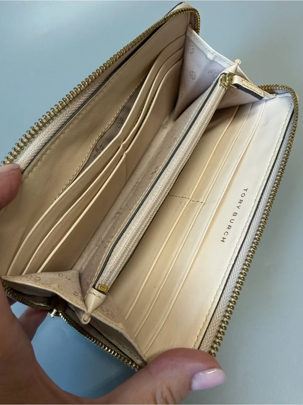 Tory Burch Leather Embossed Monogram zip wallet Off white